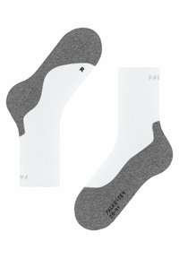 Calcetines deportivos gris y blanco con textura acanalada, un diseño distinto que presenta bloques de color contrastantes y logotipos impresos.