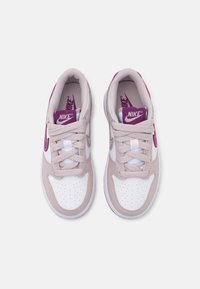 Nike Sportswear DUNK LOW UNISEX - Tenisice - white/viotech/platinum violet