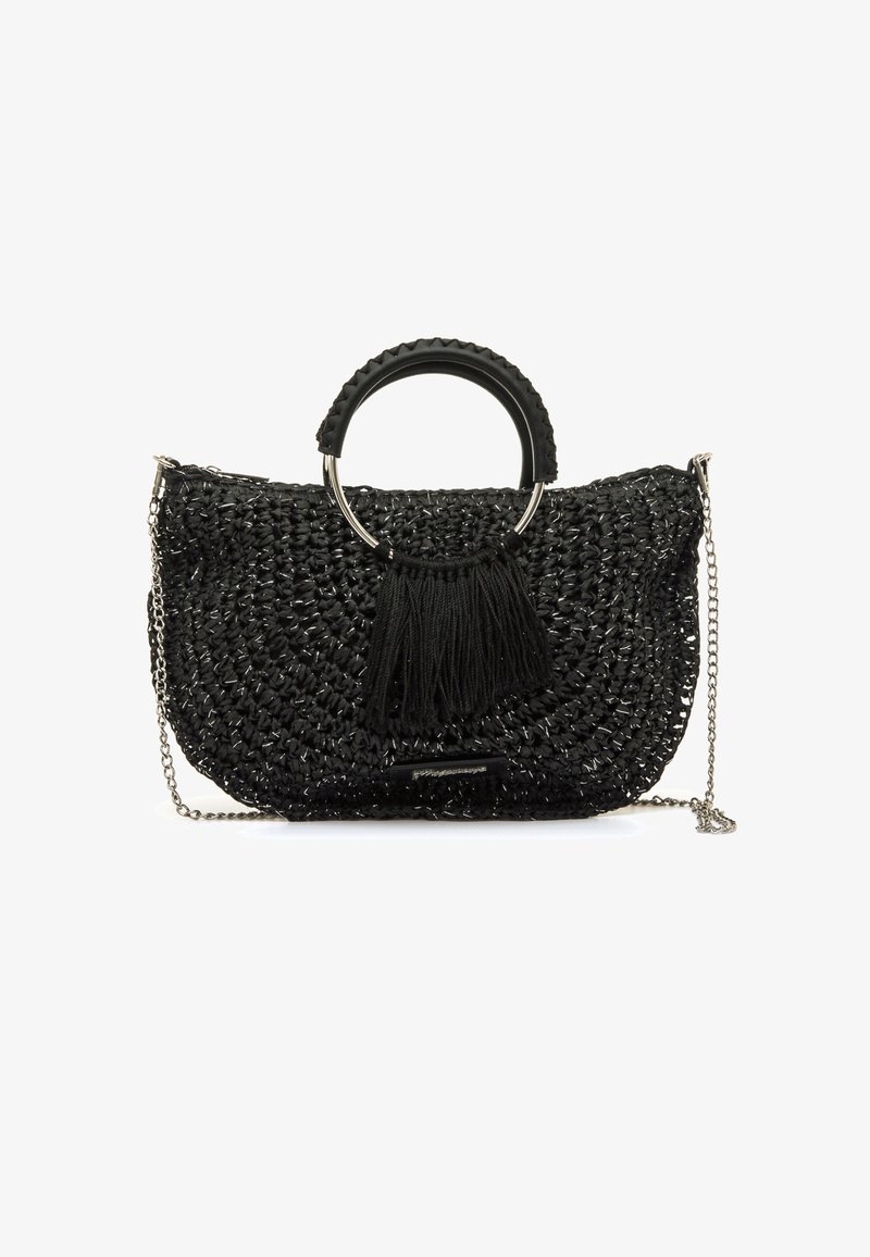 Bolso tejido negro con asa circular, correa de cadena plateada y detalle de flecos. Fabricado con un material texturizado con acabado brillante.