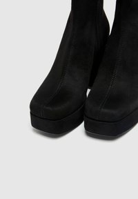 PULL&BEAR Botines de tacón - black