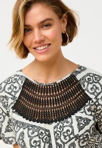 Next REGULAR FIT - Printtipaita - black white