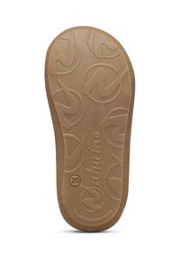 Hnědá gumová podrážka boty s hladkým povrchem a texturovaným vzorem obdélníkových log a textem "Naturino" a "20."