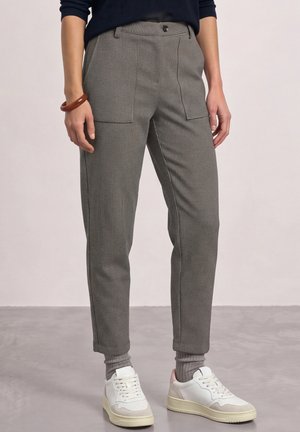Street One, HIGH WAIST BARREL-LEG PANTS IN A CASUAL FIT - Pantalon classique - black