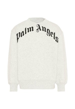 Lichtgrijze crewneck-trui met lange mouwen en zwarte Old English-stijl "Palm Angels" tekst gebogen over de borst.
