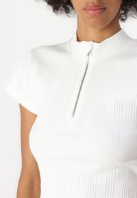 Calvin Klein Jeans VARIEGATED HALF ZIP - Jednoduché tričko - bright white