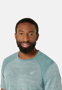 ASICS ROAD SS TOP - Sportovní tričko - light celadon celadon