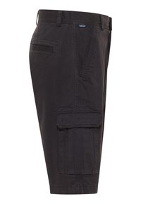 Czarne szorty cargo z duralnego materiału, z bocznymi i tylnymi kieszeniami, prostym krojem oraz metką z logo "Mustang".