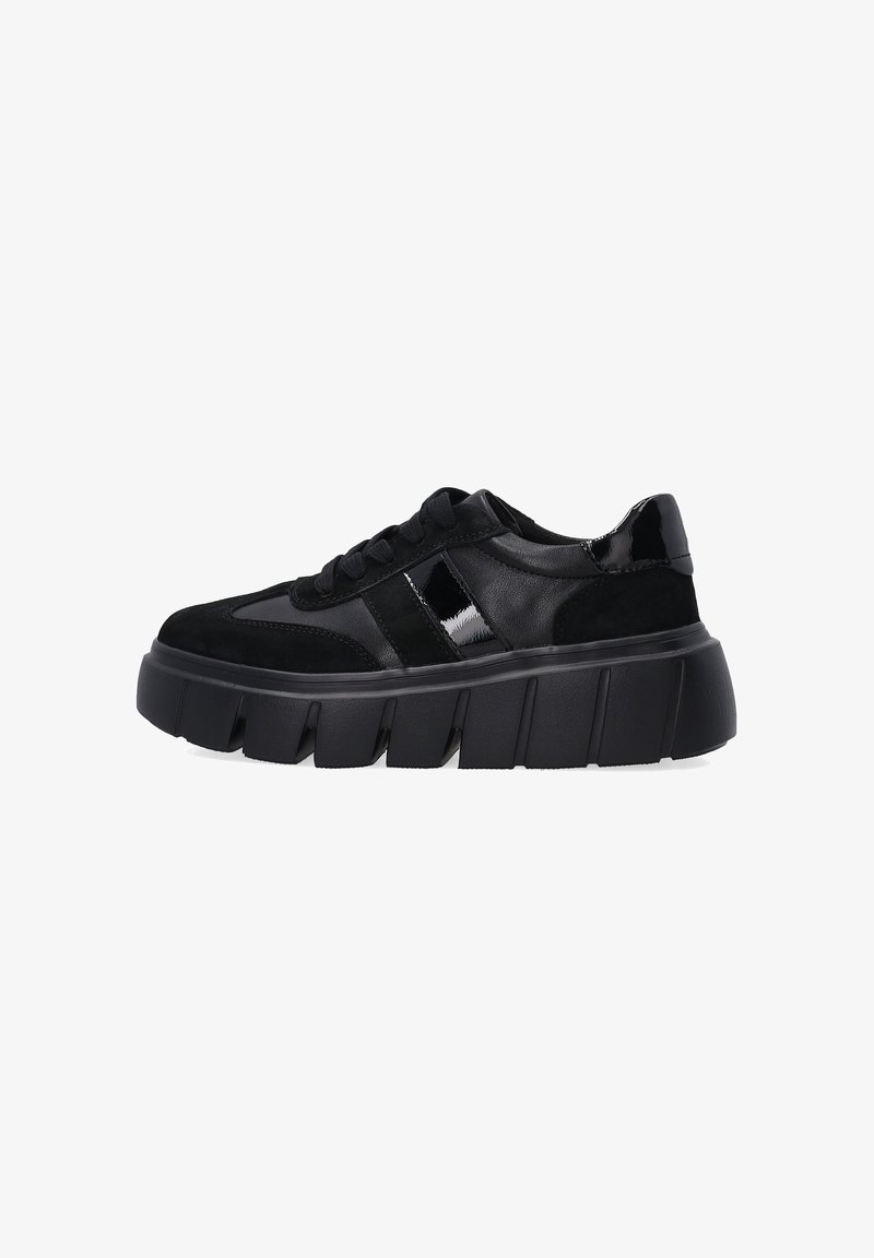 Sorte sneakers med en blanding af ruskind og lakeret læder, med en kraftig sål og teksturerede detaljer på overdelen. Snørebåndsdesign.