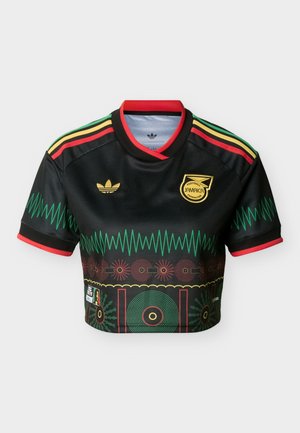 Camiseta de fútbol negra de Jamaica con franjas rojas, amarillas y verdes en los hombros, patrones en zigzag verdes y logo dorado en el pecho.
