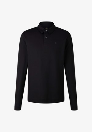 Černé polo tričko s dlouhým rukávem vyrobené z látky s hladkou texturou; má límec, tři knoflíky a nenápadné logo na hrudi.