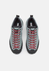 Scarpa MOJITO TRAIL GORE TEX - Hiking shoes - conifer /raspberry