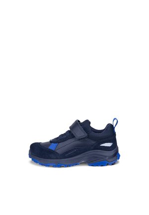 Børns sort og blå sneaker med velcrolukning, tekstureret sål og trækkrog ved hælen, vist fra ydersiden på hvid baggrund.