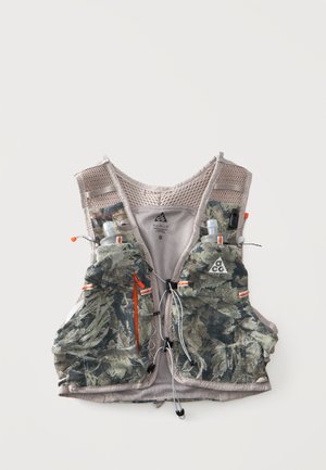 Nike ACG, VEST 5L UNISEX - Sac avec poche d'eau - neutral olive/safety orange/summit white
