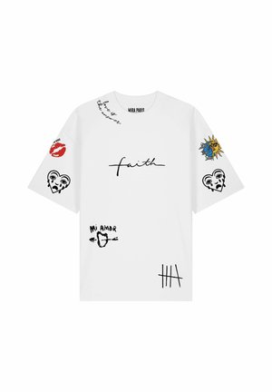 Mira Paris, TATTOO BRUTAL OVERSIZED DROPPED SHOULDER TEE 26 UNISEX - T-shirt imprimé - white