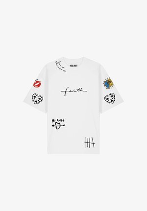 Mira Paris, TATTOO BRUTAL OVERSIZED DROPPED SHOULDER TEE 26 UNISEX - T-shirt con stampa - white