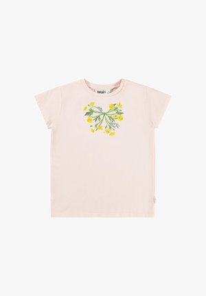 Světle růžové bavlněné tričko s krátkými rukávy a kulatým výstřihem. Střed trička zdobí květinová výšivka v žluté a zelené barvě.