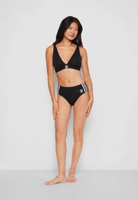 adidas Originals HIPSTER - Trosor - black