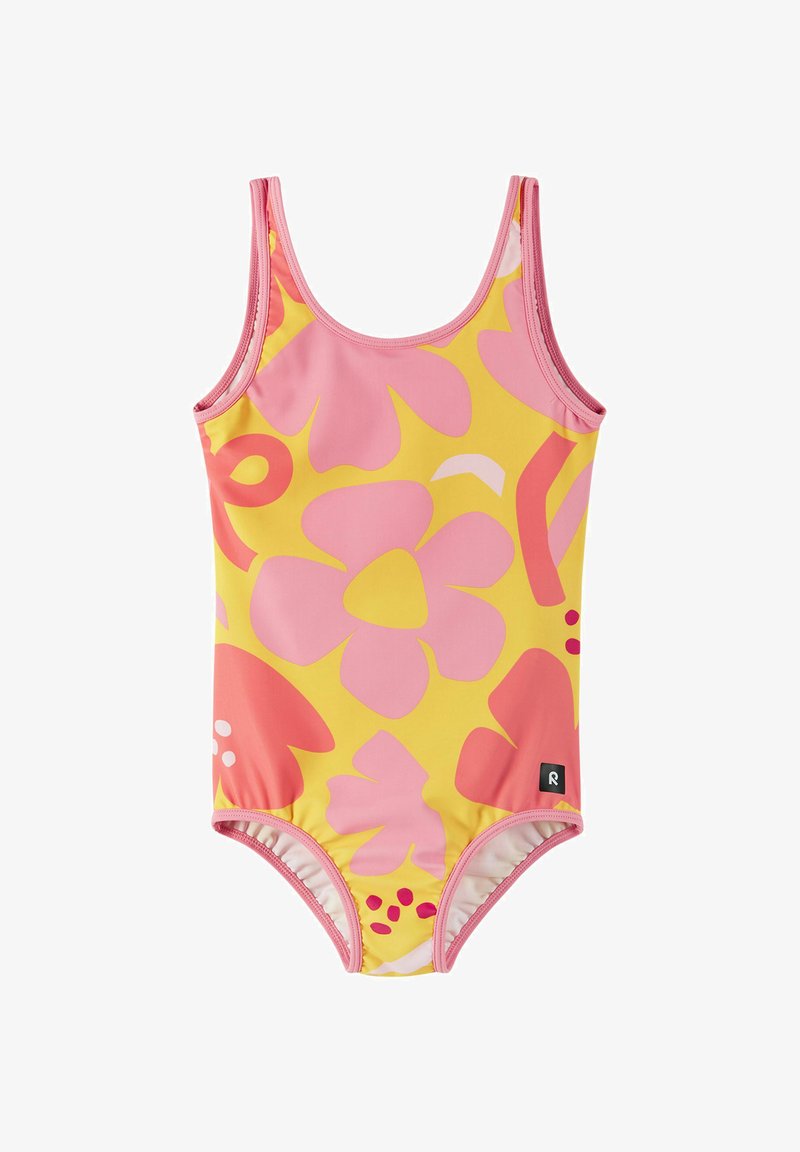 Badeanzug mit gelbem Hintergrund und großen rosa Blumenmustern, dünnen Schulterträgern und einem gerafften unteren Saum.