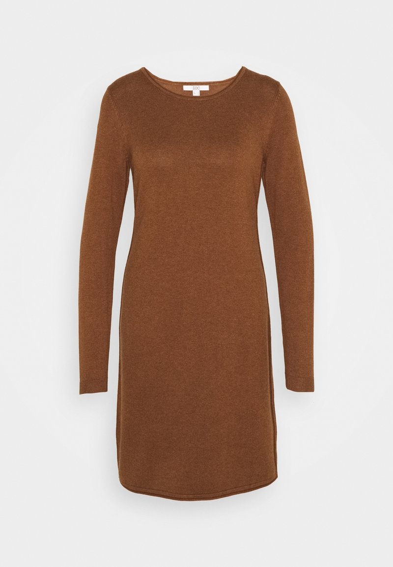 Abito marrone a maniche lunghe realizzato in tessuto a coste, con colletto rotondo e taglio dritto, caratterizzato da un orlo leggermente curvato.