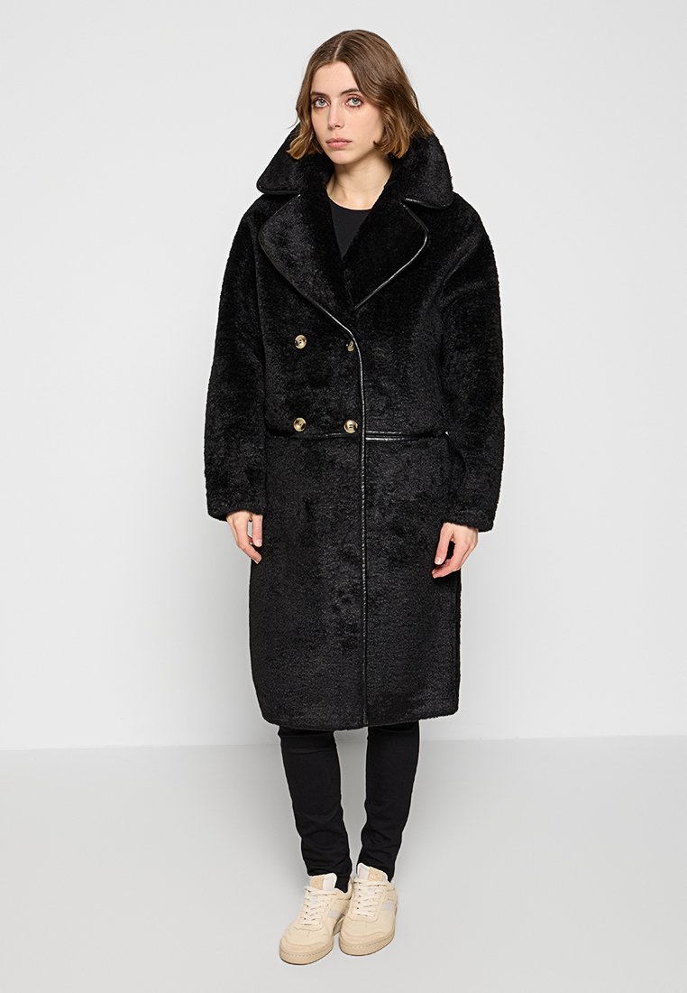 Oakwood Mantel zwart Oakwood Mantel zwart