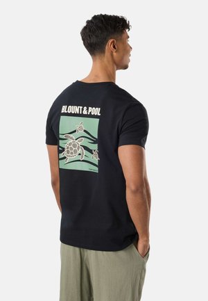 Blount & Pool, BLOUNT & POOL - Print T-shirt - black turtle