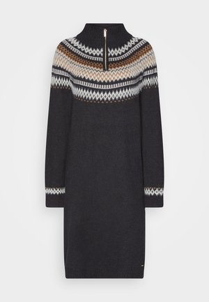 Robe en maille gris foncé à manches longues avec des motifs géométriques marron, blanc et gris sur le plastron et les poignets, et une courte fermeture éclair à l'avant du col.