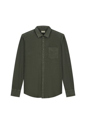 Oliivivihreä pitkähihaisia paita, joka on valmistettu rakenteellisesta kankaasta. Siinä on napillinen kaulus, etutasku ja täysi nappilista.