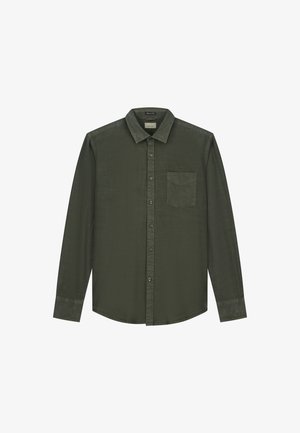 Olivnozeleni srajcni dolg rokav, narejen iz teksturirane tkanine. Ima ovratnik z gumbi, sprednji žep in polno zapenjanje na gumbe.