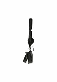 Schwarze Handtasche mit verstellbarem Tragegurt, ausgestattet mit strukturierten Akzenten und zwei Reißverschlussfächern. Glattes und strukturiertes Materialdesign.