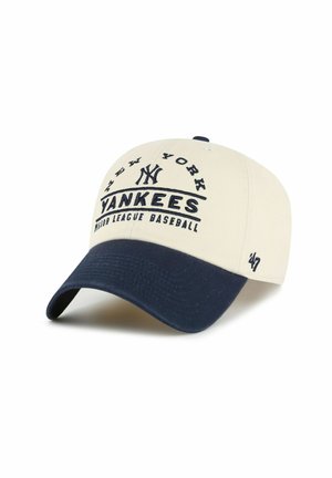 Creme- und marineblaue Baseballkappe mit New York Yankees-Logo und dem auf der Vorderseite gestickten Text „Major League Baseball“.