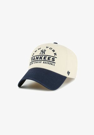 Creme- und marineblaue Baseballkappe mit New York Yankees-Logo und dem auf der Vorderseite gestickten Text „Major League Baseball“.