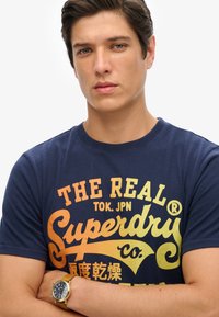 Superdry & Co REWORKED CLASSIC GRAPHIC - Camiseta estampada - navy marl