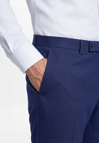 FINSHLEY & HARDING FINSHLEY & HARDING HOSE - Anzughose - indigo/blue ...