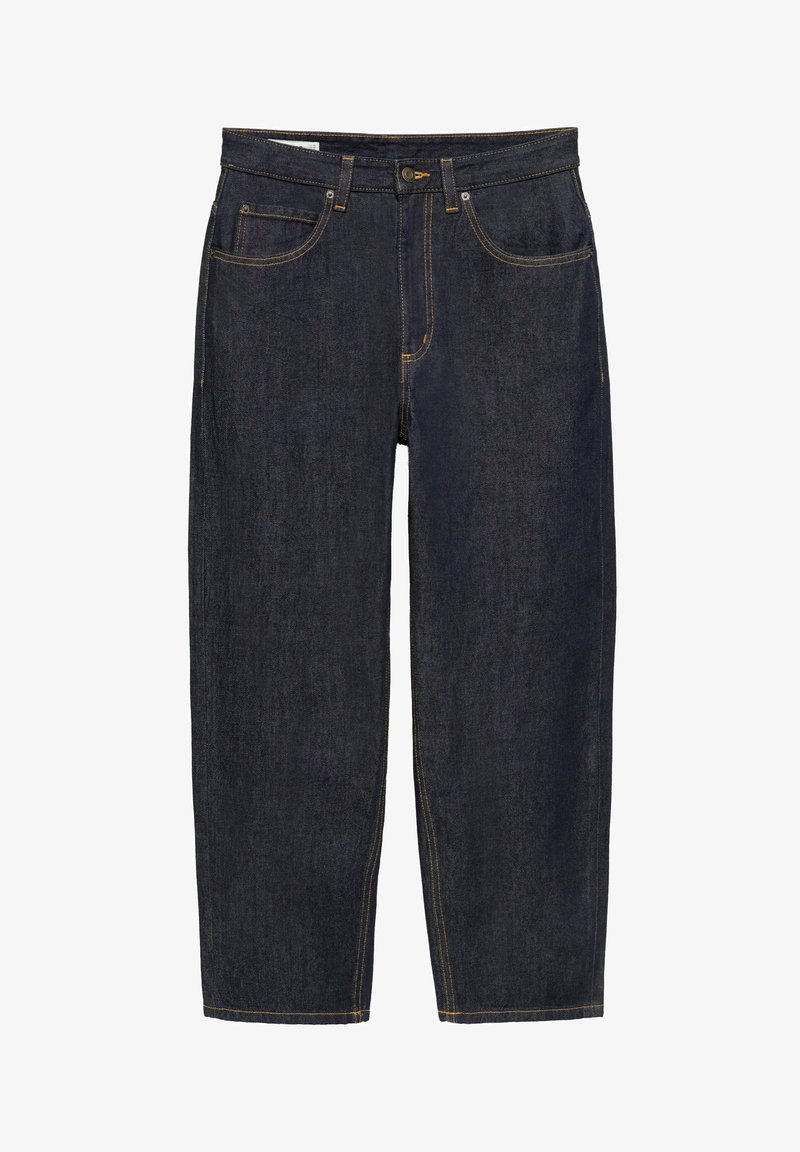 Jean en denim bleu foncé avec poches avant, passants de ceinture, et fermeture par bouton, présenté à plat sur fond blanc.