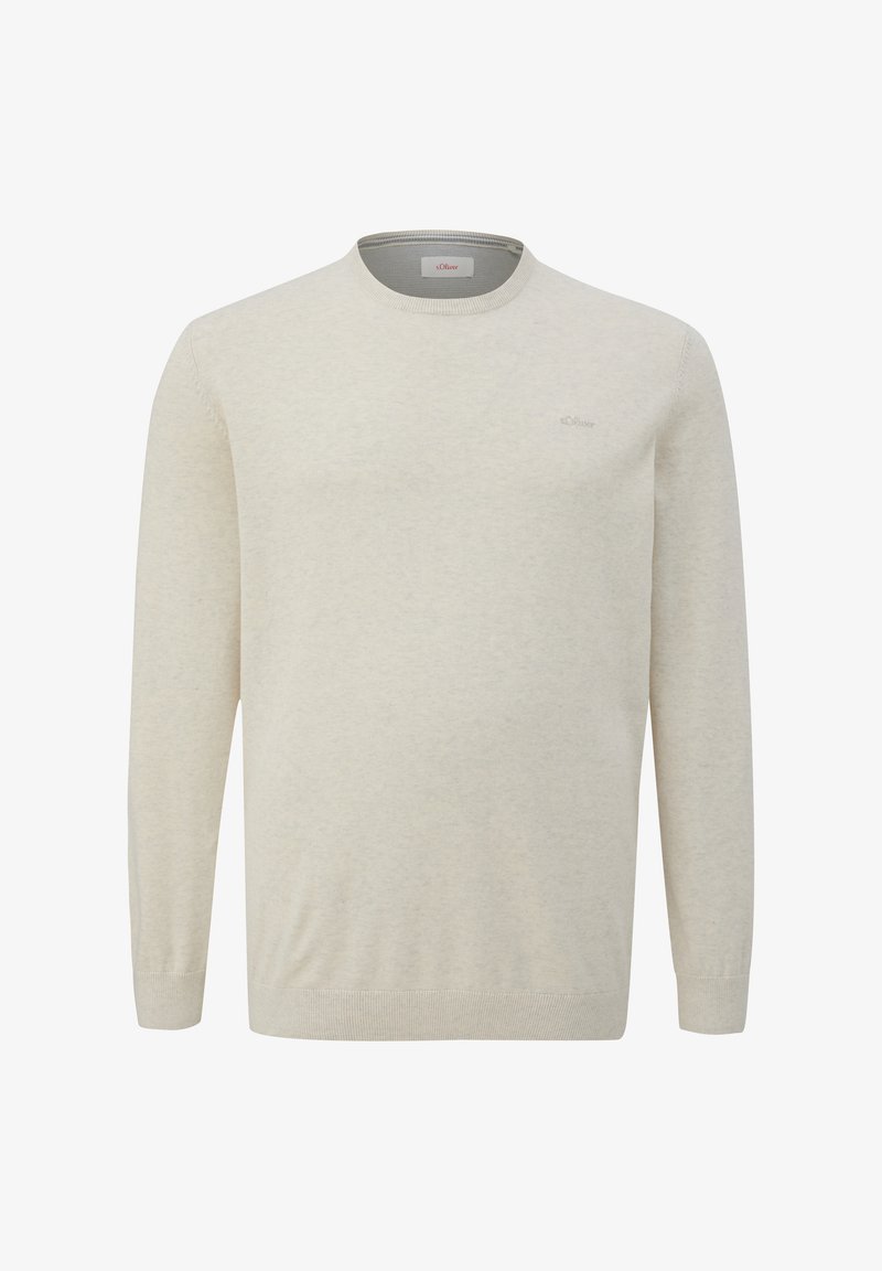 Hellbeige Strickpullover mit Rundhalsausschnitt, langen Ärmeln, gerippten Bündchen und Saum, der ein kleines Logo-Akzent auf der Brust hat.