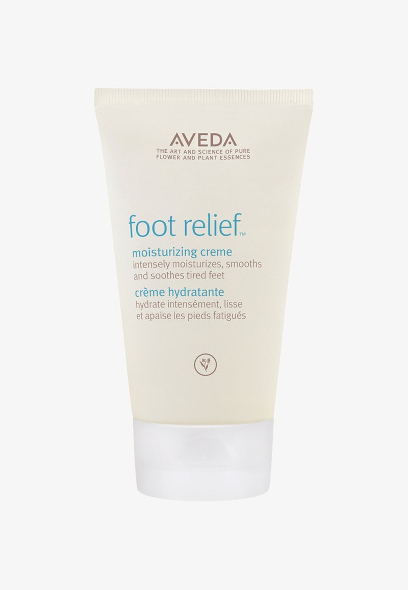 Krem nawilżający Aveda Foot Relief w białej tubie z niebieskim napisem, z przezroczystą zakrętką na flip-top. Zaprojektowany dla zmęczonych stóp.