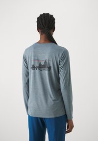 Patagonia DAILY GRAPHIC - Hosszú ujjú felső - light plume/grey