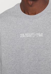 Nike Sportswear CORE TEE - Camisola de manga comprida - dark grey heather