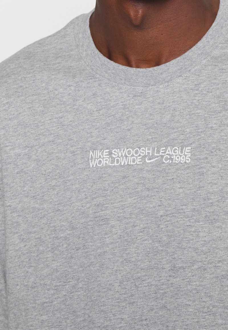 Herren T-Shirts & Polos | Nike Sportswear CORE TEE Langarmshirt dark grey heather/dunkelgrau-meliert - FB44210 Herren T-Shirts & Polos | Nike Sportswear CORE TEE Langarmshirt dark grey heather/dunkelgrau-meliert - FB44210