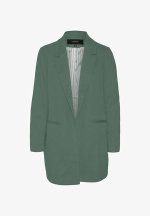 Blazer verde con corte ajustado, solapas en pico, dos bolsillos frontales y forro interior a rayas. Fabricado con una tela suave y ligera.
