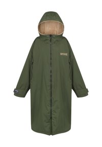 Lange olijfgroene waterdichte jas met capuchon, rits aan de voorkant, twee ritszakken en een met fleece gevoerde binnenkant. Regatta-logo op de borst en manchetten.