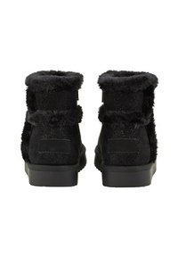 Schwarze Knöchelstiefel mit einem weichen Kunstfellbesatz, Obermaterial aus strukturiertem Wildleder mit Glitzerelementen und einer Gummisohle für Trittsicherheit.