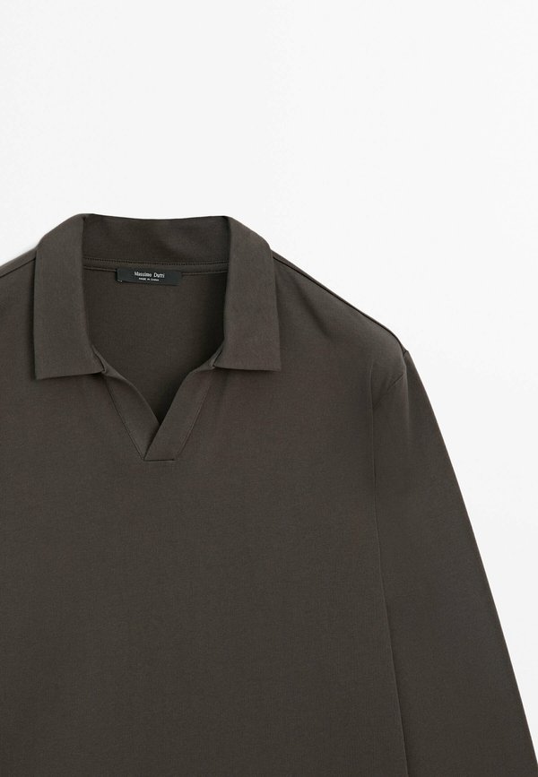 V-NECK - Polo shirt3