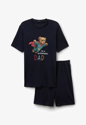 Navyblaues Kurzarmhemd und Shorts Set mit einem fliegenden Teddybär in Brille und Umhang sowie dem Text "Ich bin ein Superhelden-Papa" auf dem Hemd.