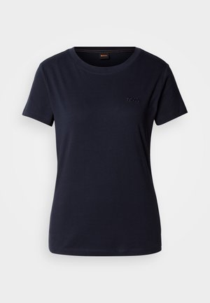 Navy blå kortermet T-skjorte laget av bomull, med rund hals og en liten brodert logo på brystet. Jevn tekstur.