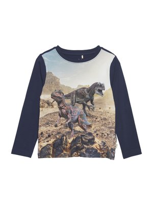 Marineblaues Langarm-T-Shirt mit einem Frontgraphic von zwei Dinosauriern auf einer felsigen Wüstenlandschaft. Weicher Stoff, Rundhalsausschnitt und lässige Passform.