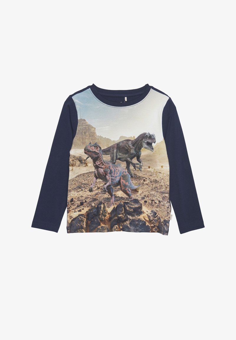 Marineblaues Langarm-T-Shirt mit einem Frontgraphic von zwei Dinosauriern auf einer felsigen Wüstenlandschaft. Weicher Stoff, Rundhalsausschnitt und lässige Passform.