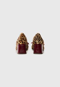 Chie Mihara MUKAI 47 - Classic heels - ante rojo/sucre rubi