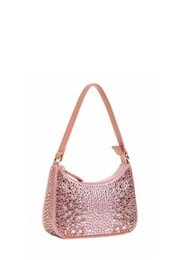 Borsa a tracolla in pelle rosa con forma curva, decorata con pietre preziose lucenti e dotata di una singola tracolla. Chiusura con cerniera sulla parte superiore.