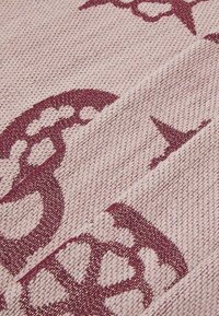 Guess SCARF 80X180 - Šal - rose